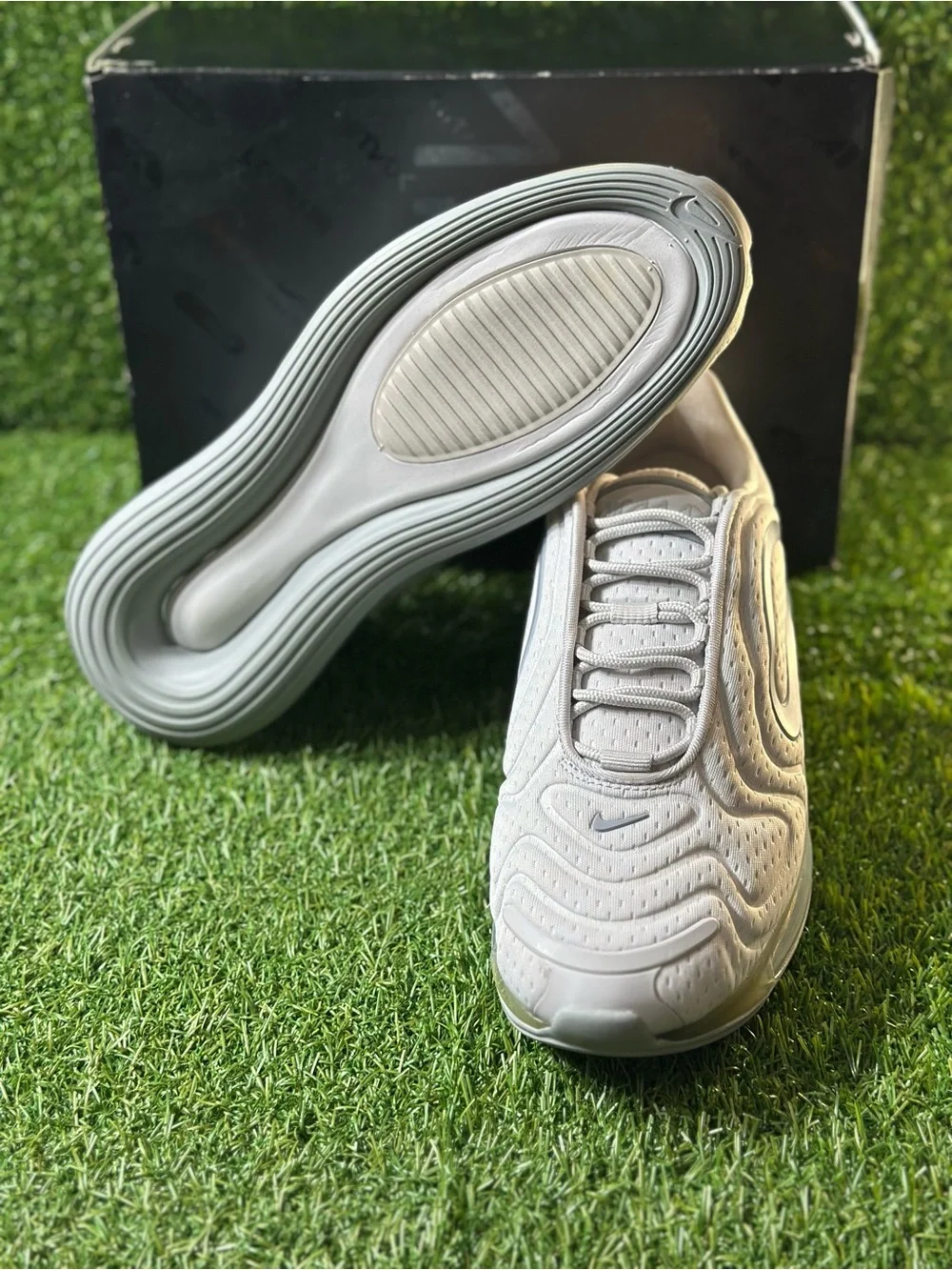 WOMENS NIKE AIR MAX 720 , SIZE 10.5 WOMENS, 9 MENS, BRAND NEW
